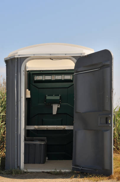 Best Portable bathroom rental  in Farmland, IN